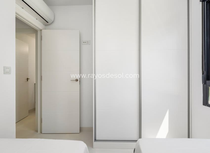 2 sovrum Lägenhet till salu i San Miguel de Salinas med pool - 220 000 € (Ref: 9464828)