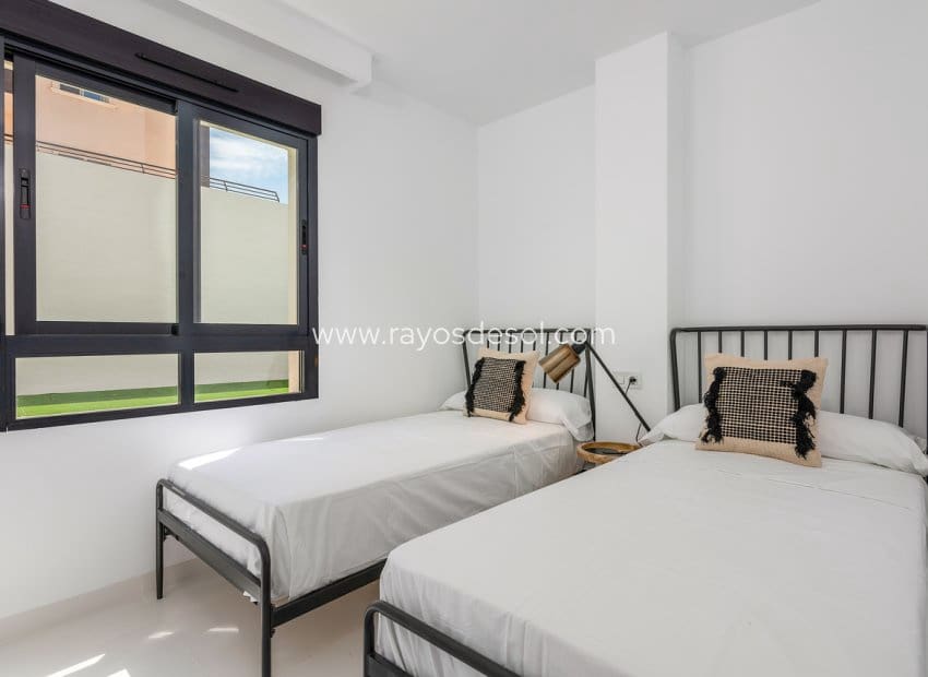 2 sovrum Lägenhet till salu i San Miguel de Salinas med pool - 220 000 € (Ref: 9464828)