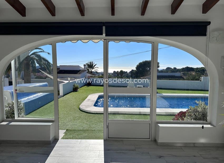 Chalet de 3 habitaciones en Moraira en venta con piscina - 850.000 € (Ref: 9466301)