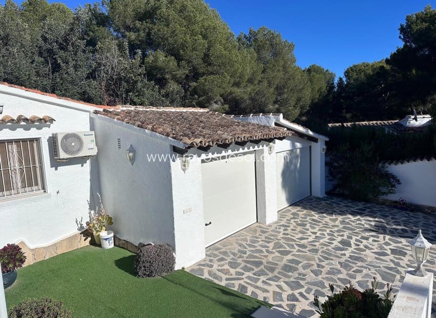 Chalet de 3 habitaciones en Moraira en venta con piscina - 850.000 € (Ref: 9466301)