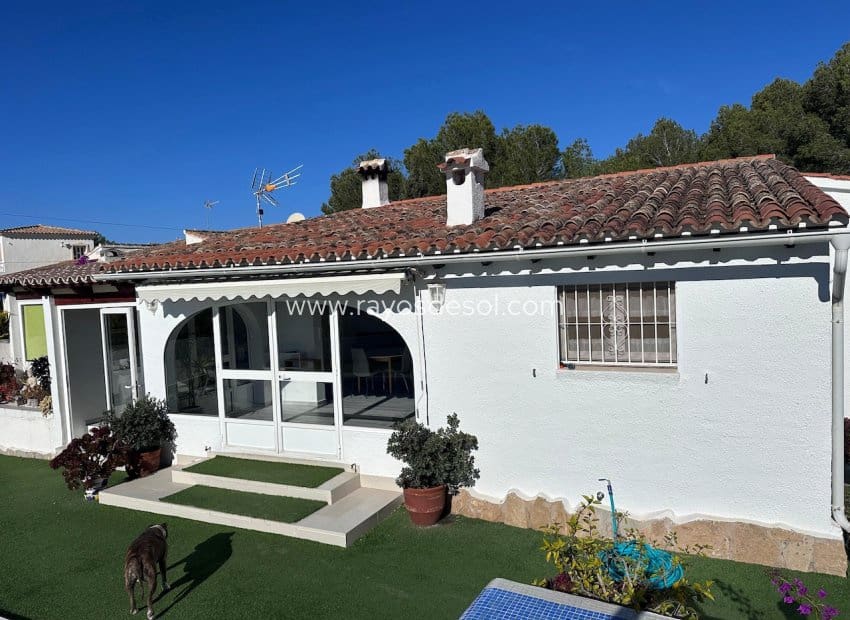 Chalet de 3 habitaciones en Moraira en venta con piscina - 850.000 € (Ref: 9466301)