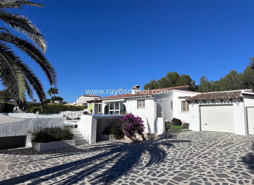 Chalet de 3 habitaciones en Moraira en venta con piscina - 850.000 € (Ref: 9466301)