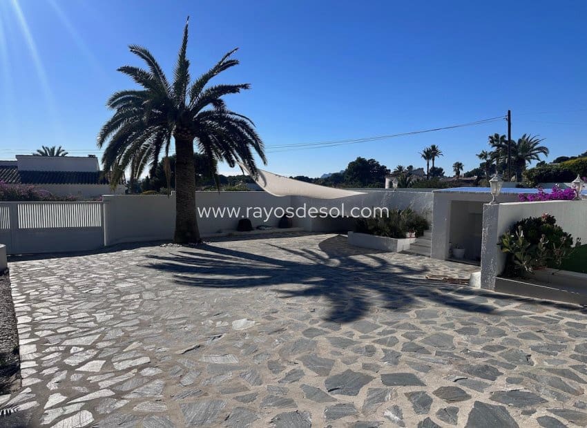 Chalet de 3 habitaciones en Moraira en venta con piscina - 850.000 € (Ref: 9466301)