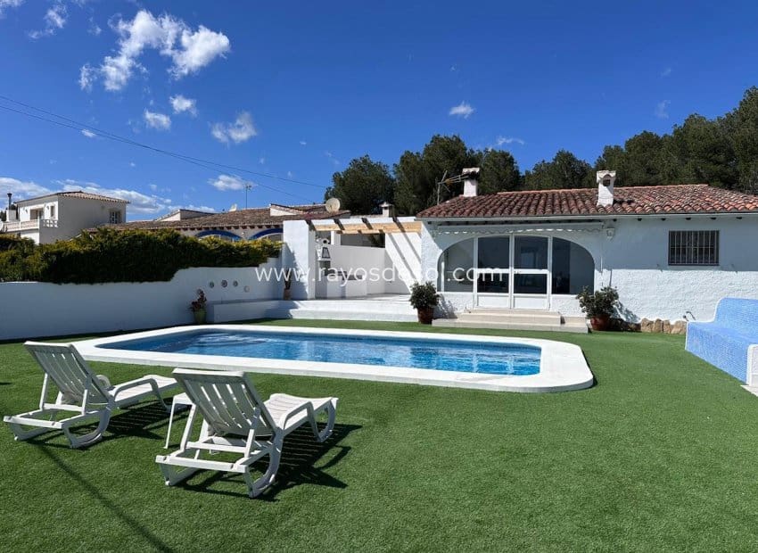 3 bedroom Villa for sale in Moraira with pool - € 850,000 (Ref: 9466301)