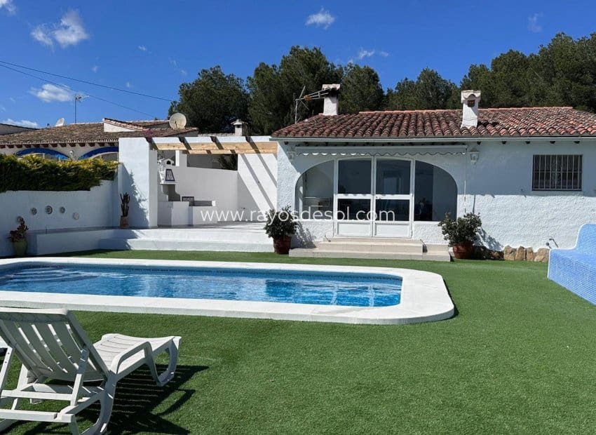 3 bedroom Villa for sale in Moraira with pool - € 850,000 (Ref: 9466301)