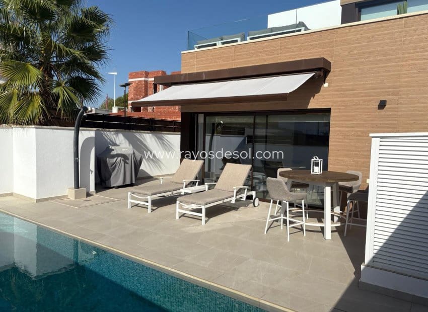 3 bedroom Villa for sale in Algorfa with pool - € 485,000 (Ref: 9487912)