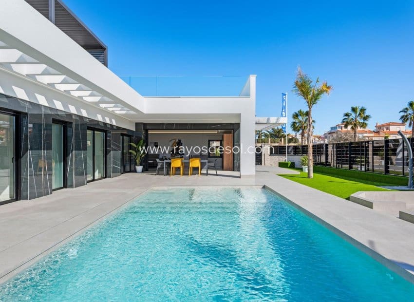 Chalet de 3 habitaciones en Algorfa en venta con piscina - 670.000 € (Ref: 9487914)
