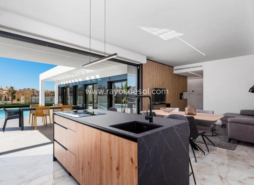Chalet de 3 habitaciones en Algorfa en venta con piscina - 670.000 € (Ref: 9487914)