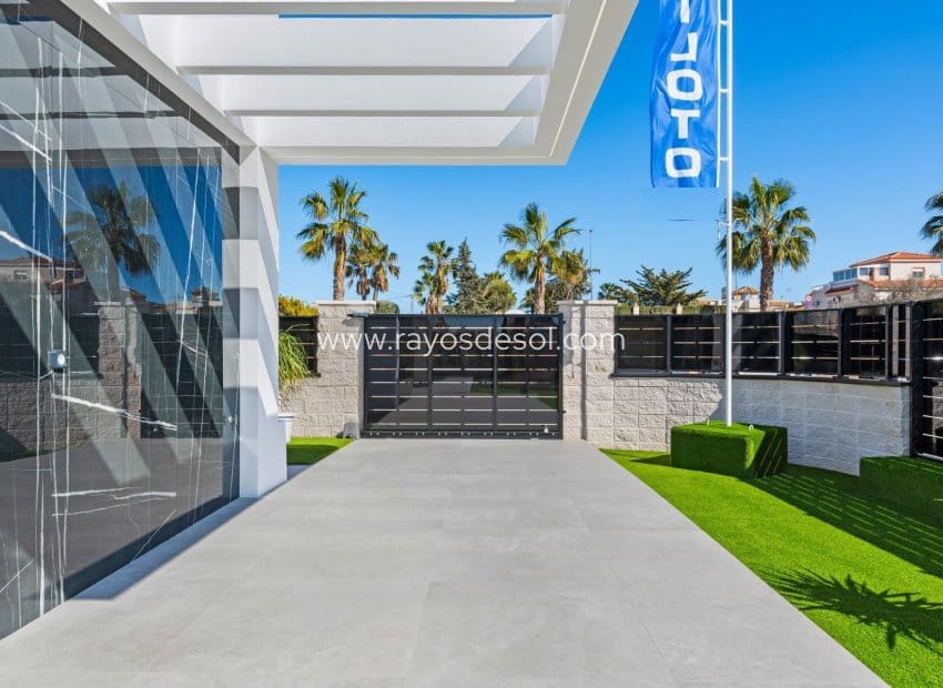 Chalet de 3 habitaciones en Algorfa en venta con piscina - 670.000 € (Ref: 9487914)