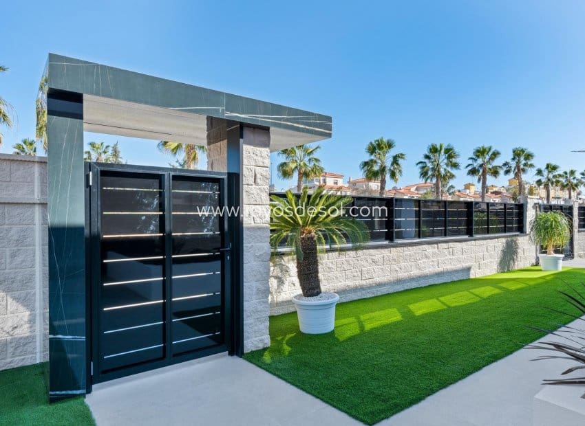 Chalet de 3 habitaciones en Algorfa en venta con piscina - 670.000 € (Ref: 9487914)