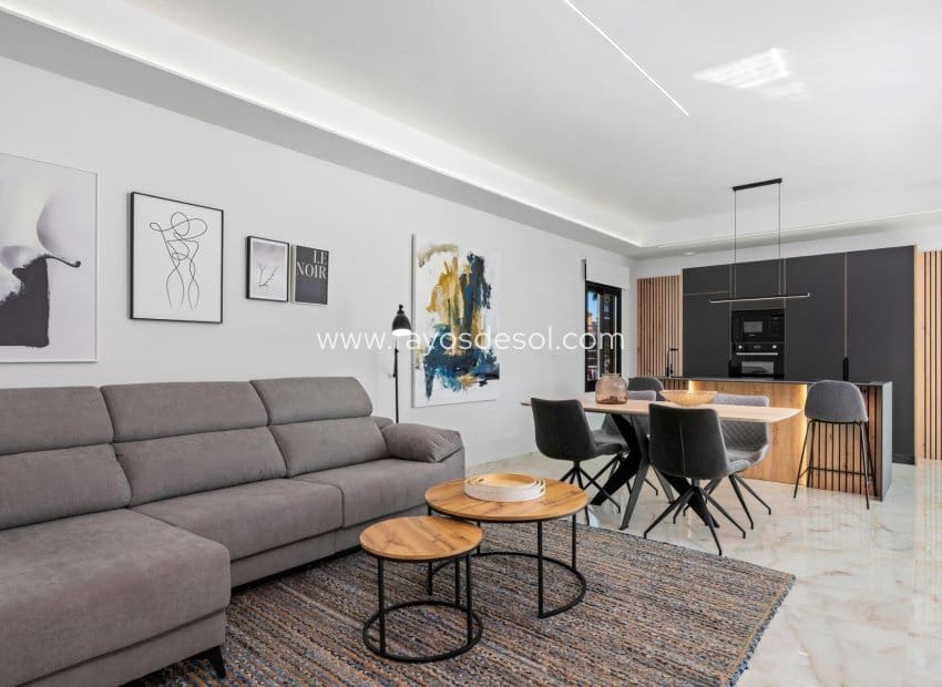 Chalet de 3 habitaciones en Algorfa en venta con piscina - 670.000 € (Ref: 9487914)