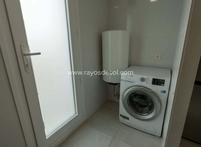 4 soveværelse Byhus til salg i San Pedro del Pinatar med swimmingpool - € 359.000 (Ref: 9496655)