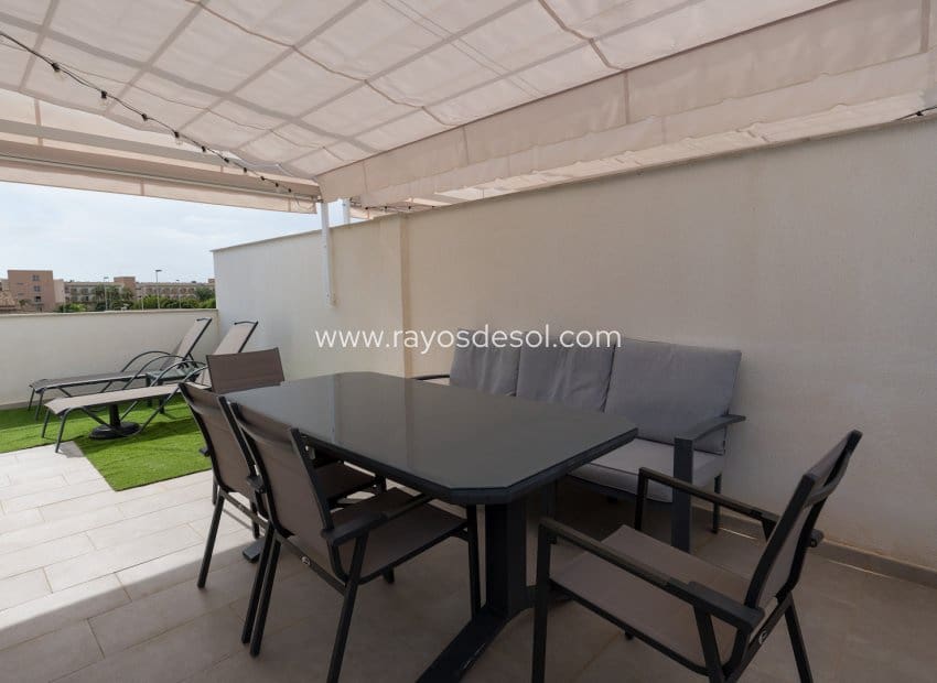 4 soveværelse Byhus til salg i San Pedro del Pinatar med swimmingpool - € 359.000 (Ref: 9496655)