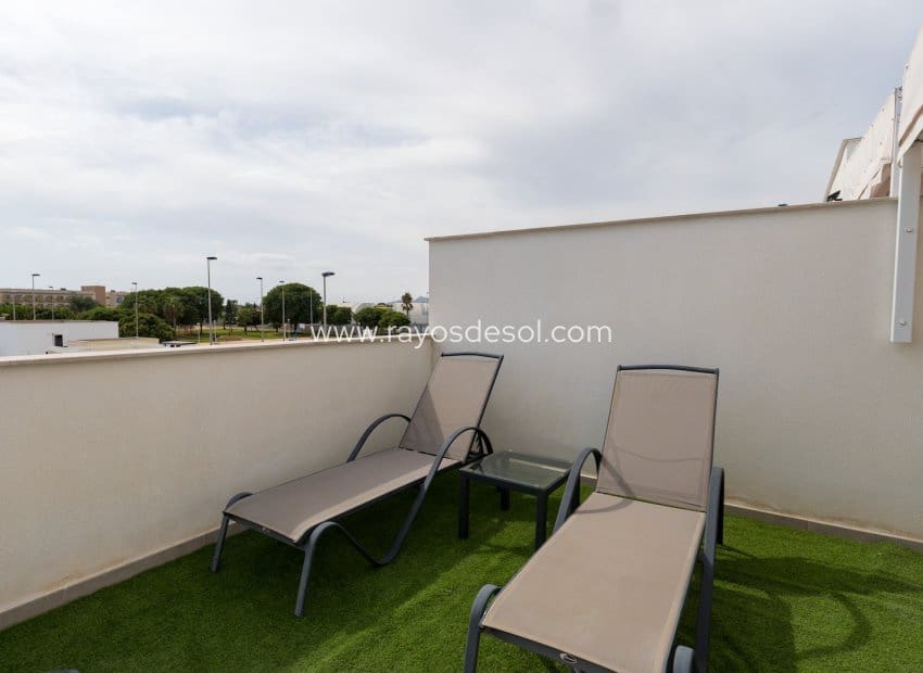 4 soveværelse Byhus til salg i San Pedro del Pinatar med swimmingpool - € 359.000 (Ref: 9496655)