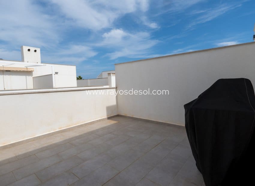 4 soveværelse Byhus til salg i San Pedro del Pinatar med swimmingpool - € 359.000 (Ref: 9496655)