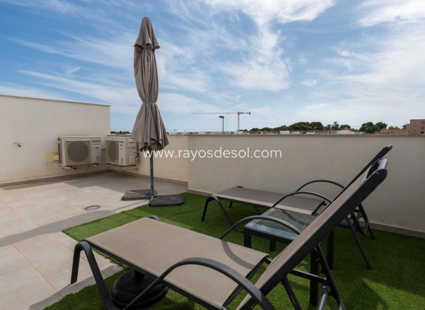 4 soveværelse Byhus til salg i San Pedro del Pinatar med swimmingpool - € 359.000 (Ref: 9496655)