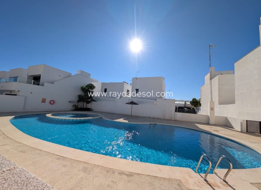 4 soveværelse Byhus til salg i San Pedro del Pinatar med swimmingpool - € 359.000 (Ref: 9496655)