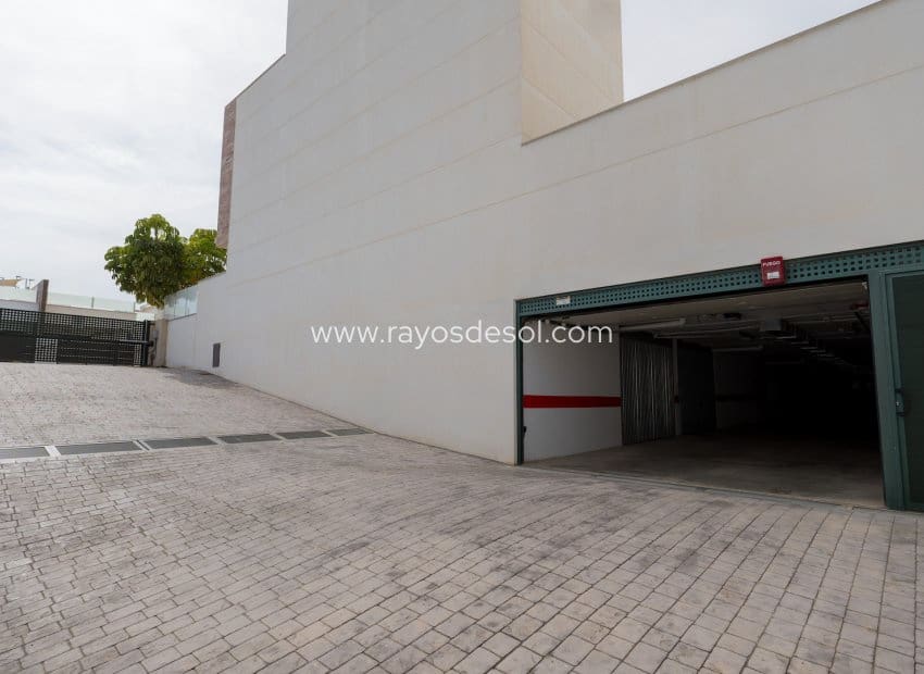 4 soveværelse Byhus til salg i San Pedro del Pinatar med swimmingpool - € 359.000 (Ref: 9496655)