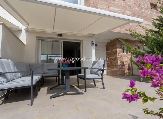 4 soveværelse Byhus til salg i San Pedro del Pinatar ciudad, San Pedro del Pinatar med swimmingpool - € 359.000 (Ref: 9496655)