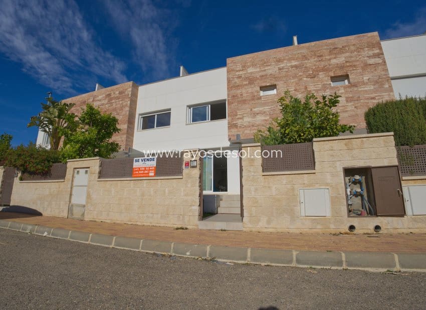4 bedroom Townhouse for sale in San Pedro del Pinatar with pool - € 359,000 (Ref: 9496655)