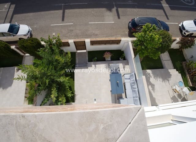 4 soveværelse Byhus til salg i San Pedro del Pinatar ciudad, San Pedro del Pinatar med swimmingpool - € 359.000 (Ref: 9496655)