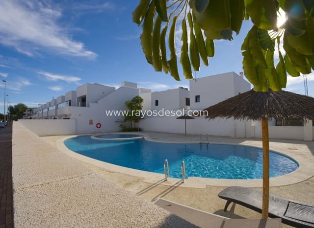 4 soveværelse Byhus til salg i San Pedro del Pinatar ciudad, San Pedro del Pinatar med swimmingpool - € 359.000 (Ref: 9496655)