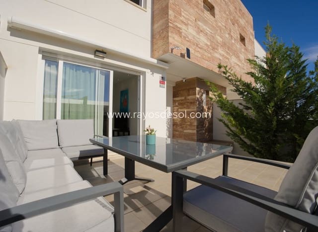 4 soveværelse Byhus til salg i San Pedro del Pinatar ciudad, San Pedro del Pinatar med swimmingpool - € 359.000 (Ref: 9496655)