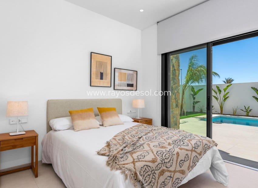 3 chambre Villa/Maison à vendre à Los Alcazares avec piscine - 689 900 € (Ref: 9506980)