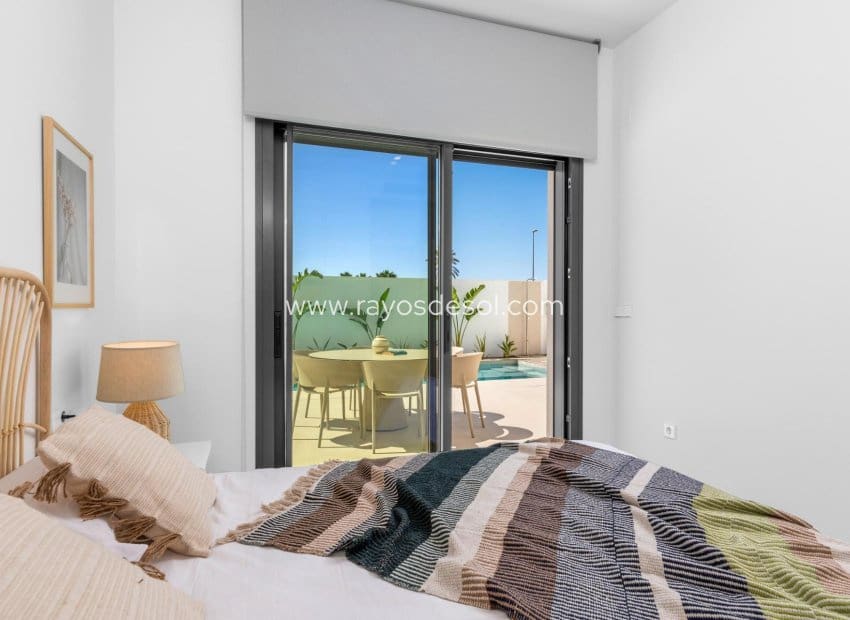 3 chambre Villa/Maison à vendre à Los Alcazares avec piscine - 689 900 € (Ref: 9506980)