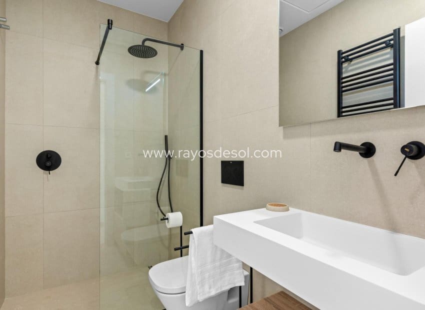 3 chambre Villa/Maison à vendre à Los Alcazares avec piscine - 689 900 € (Ref: 9506980)