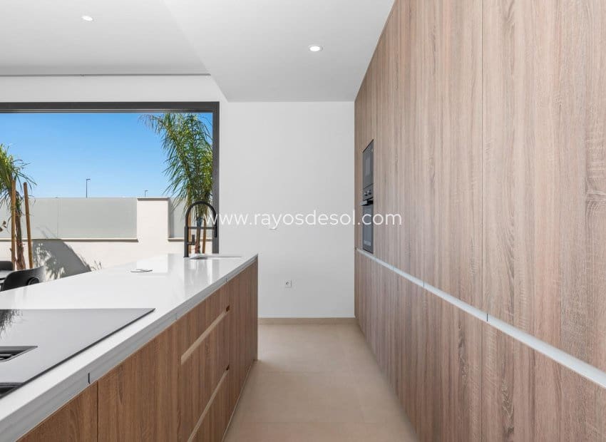 3 chambre Villa/Maison à vendre à Los Alcazares avec piscine - 689 900 € (Ref: 9506980)