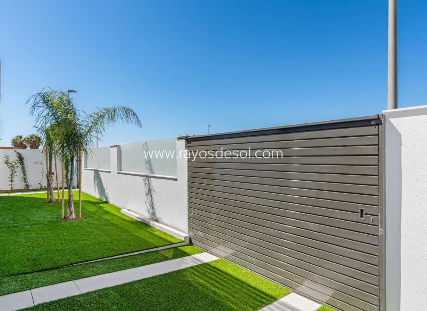 3 chambre Villa/Maison à vendre à Los Alcazares avec piscine - 689 900 € (Ref: 9506980)