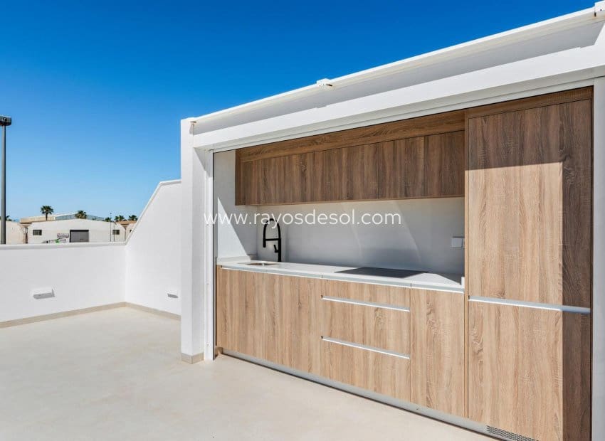 3 chambre Villa/Maison à vendre à Los Alcazares avec piscine - 689 900 € (Ref: 9506980)