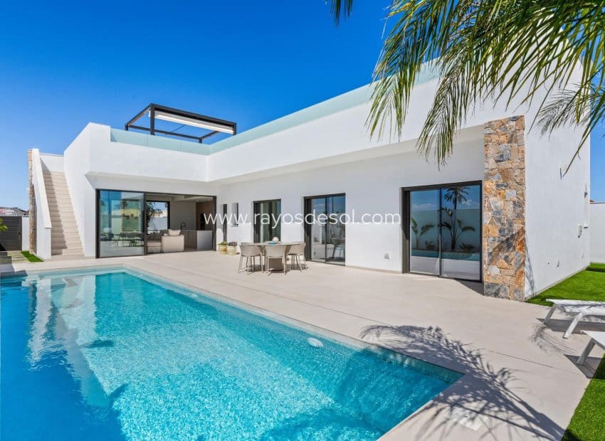 3 chambre Villa/Maison à vendre à Los Alcazares avec piscine - 689 900 € (Ref: 9506980)