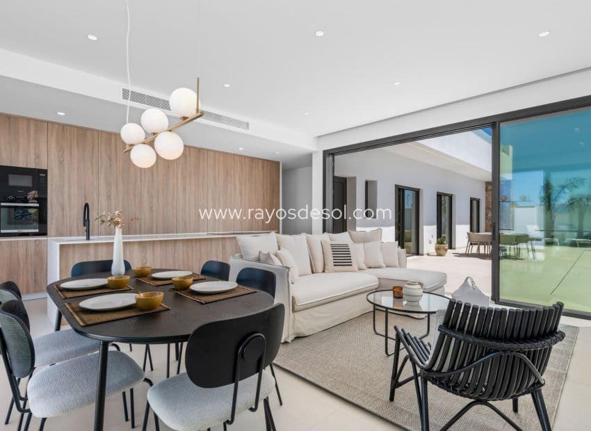 3 chambre Villa/Maison à vendre à Los Alcazares avec piscine - 689 900 € (Ref: 9506980)