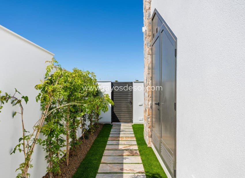 3 chambre Villa/Maison à vendre à Los Alcazares avec piscine - 689 900 € (Ref: 9506980)