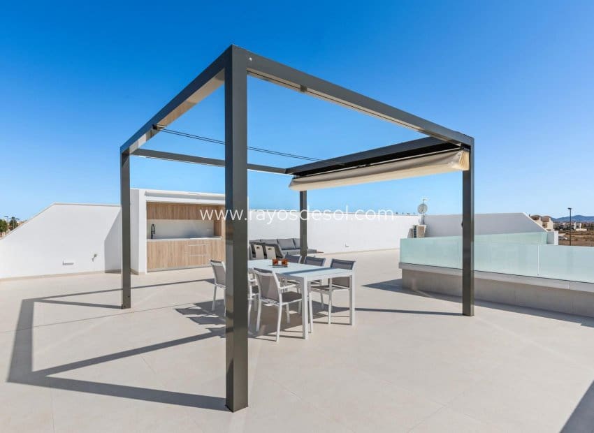 3 chambre Villa/Maison à vendre à Los Alcazares avec piscine - 689 900 € (Ref: 9506980)