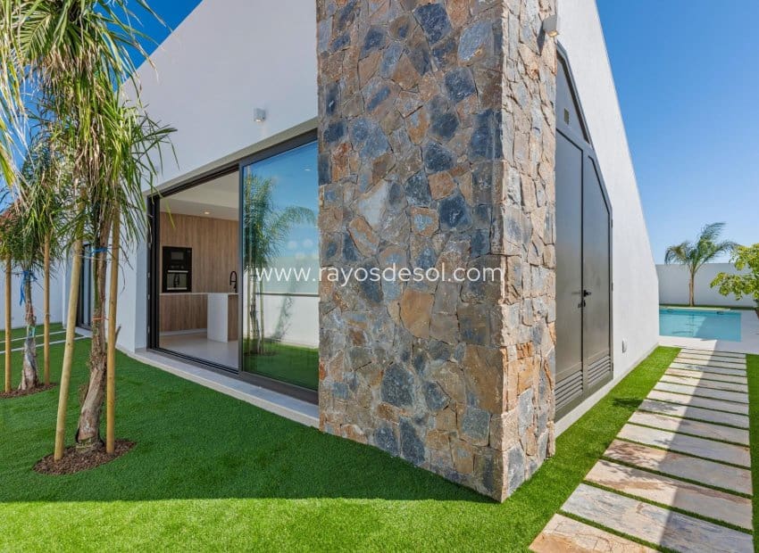 3 bedroom Villa for sale in Los Alcazares with pool - € 689,900 (Ref: 9506980)