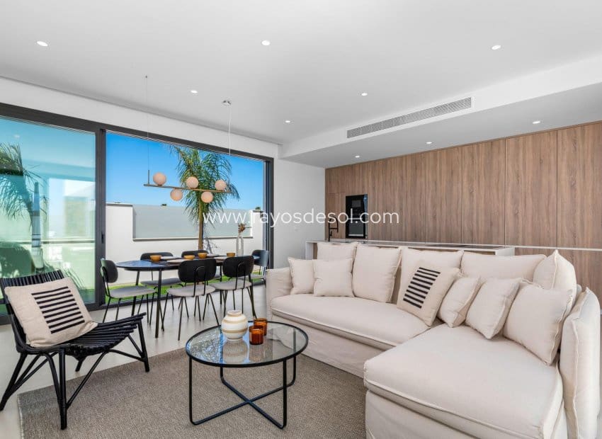 3 bedroom Villa for sale in Los Alcazares with pool - € 689,900 (Ref: 9506980)