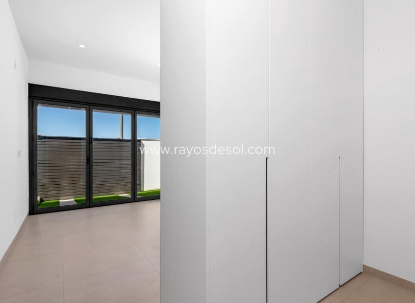 3 chambre Villa/Maison à vendre à Los Alcazares avec piscine garage - 689 900 € (Ref: 9506980)