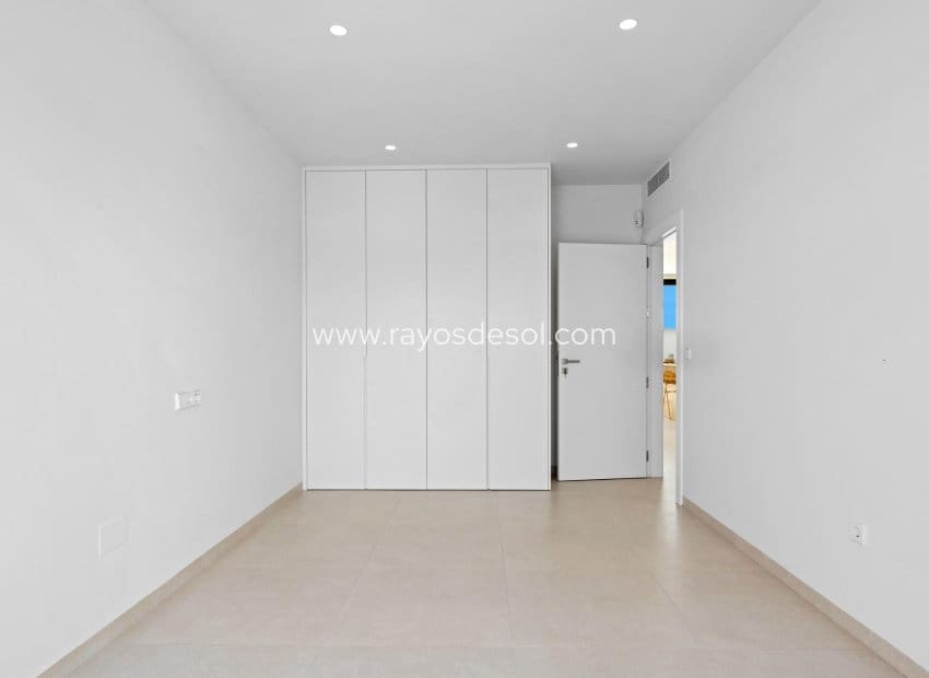 3 soveværelse Villa til salg i Los Alcazares med swimmingpool - € 499.900 (Ref: 9506981)