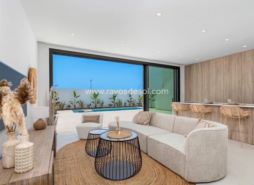 3 soveværelse Villa til salg i Los Alcazares med swimmingpool - € 499.900 (Ref: 9506981)