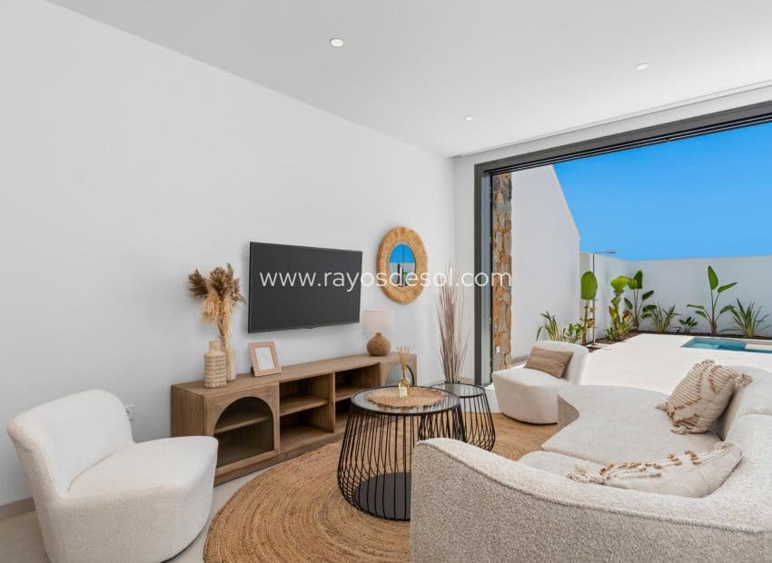 3 soveværelse Villa til salg i Los Alcazares med swimmingpool - € 499.900 (Ref: 9506981)