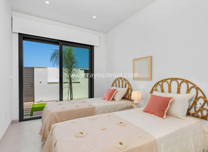 3 soveværelse Villa til salg i Los Alcazares med swimmingpool - € 499.900 (Ref: 9506981)