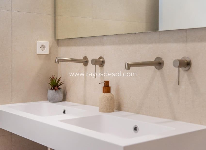 3 soveværelse Villa til salg i Los Alcazares med swimmingpool - € 499.900 (Ref: 9506981)