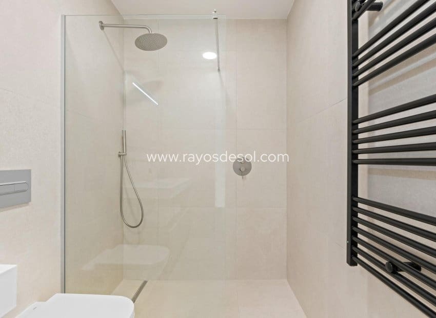 3 soveværelse Villa til salg i Los Alcazares med swimmingpool - € 499.900 (Ref: 9506981)