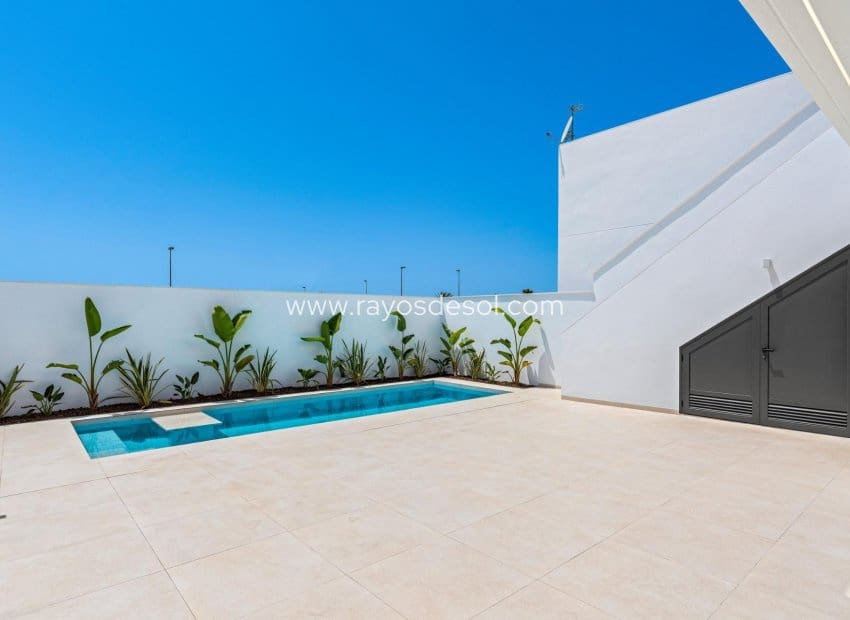 3 chambre Villa/Maison à vendre à Los Alcazares avec piscine - 499 900 € (Ref: 9506981)
