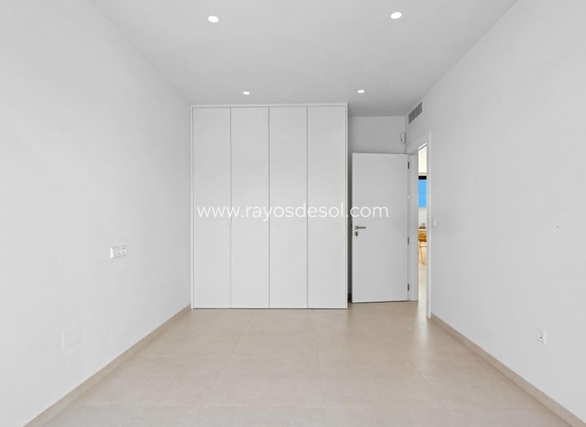 3 chambre Villa/Maison à vendre à Los Alcazares avec piscine - 499 900 € (Ref: 9506981)