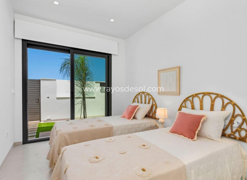 3 chambre Villa/Maison à vendre à Los Alcazares avec piscine - 499 900 € (Ref: 9506981)