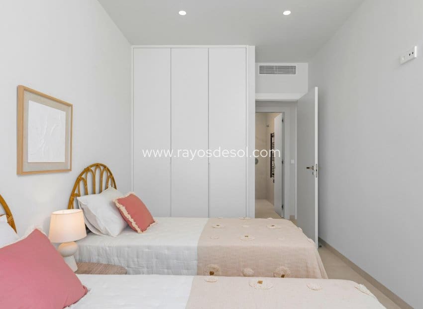 3 chambre Villa/Maison à vendre à Los Alcazares avec piscine - 499 900 € (Ref: 9506981)